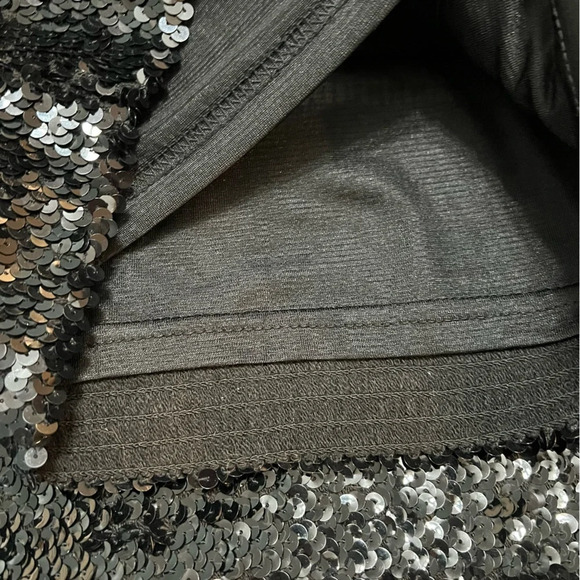 Forever 21 Spandex Black and Silver Sequined Mini Skirt. Size Small. - Picture 4 of 6